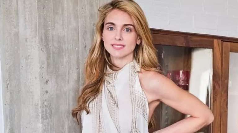 Μαριάννα Γουλανδρή Λαιμού: Ποζάρει με μαγιό και βρεγμένα μαλλιά σε εξωτικό προορισμό