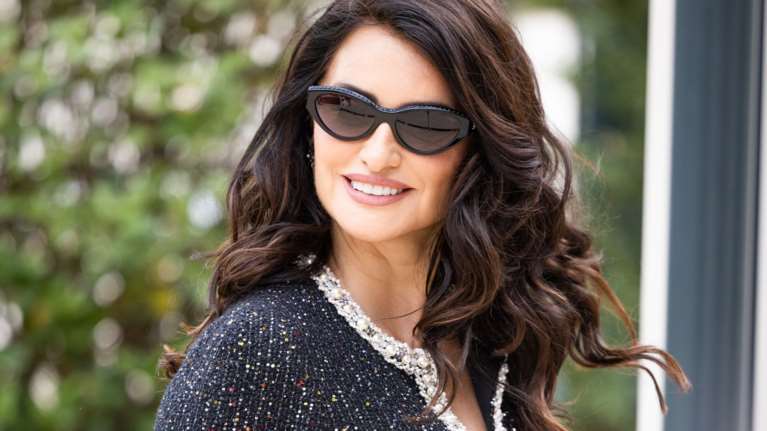 Caramel Flan: Η Penelope Cruz έκανε στα καστανά της μαλλιά την πιο εντυπωσιακή αλλαγή για το φθινόπωρο