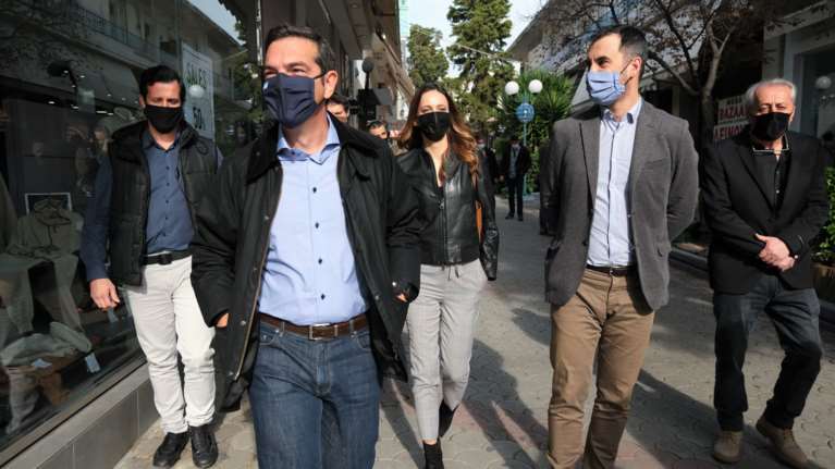 Τσίπρας σε εμπόρους στο Ίλιον: Μόνες λύσεις η μη επιστρεπτέα ενίσχυση και η γενναία ρύθμιση ιδιωτικού χρέους