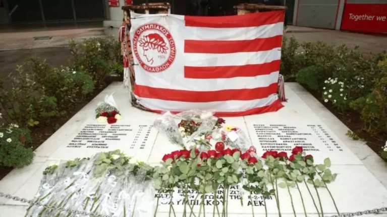 Ολυμπιακός: Πέρασαν 42 χρόνια από την τραγωδία της Θύρας 7