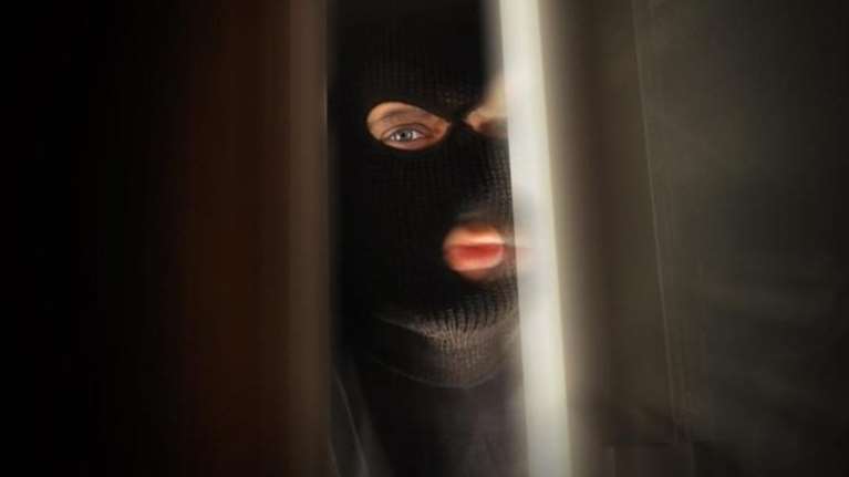 Απίστευτη διάρρηξη στη Ραφήνα με λεία 50 χιλ. ευρώ - Το αδιανόητο κόλπο για να απενεργοποιήσουν τον συναγερμό [Βίντεο]