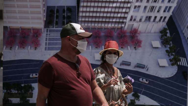 Κορονοϊός: Στα ύψη πάλι τα κρούσματα στην Αττική με 938 νέες μολύνσεις - Συναγερμός σε Ηράκλειο και Αχαΐα