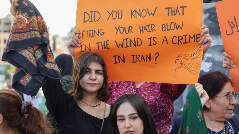 Ιράν: Τι συμβαίνει με τα δικαιώματα των γυναικών - Διακρίσεις, βασανιστήρια και 164 εκτελέσεις σε 11 χρόνια