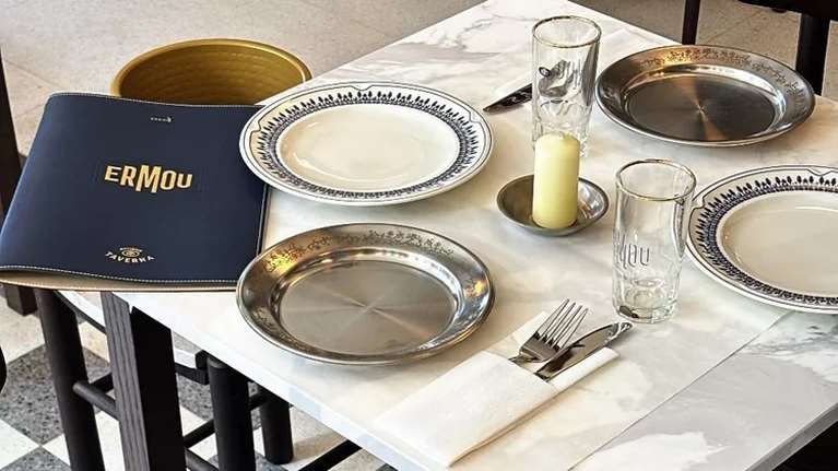 Σύντομα όλη η Αθήνα θα τρώει σε αυτή την ταβέρνα: Τι ανοίγει στον αριθμό 98 της Ερμού