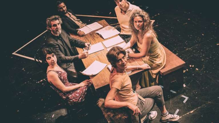 &quot;Ήταν όλοι τους παιδιά μου&quot;: Το αριστούργημα του Άρθουρ Μίλλερ στη σκηνή, από τον Γιώργο Νανούρη