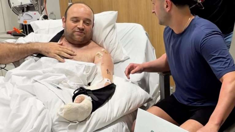 Σίδνεϊ: 2,5 εκατ. δολάρια στον άνδρα που αφόπλισε τον τρομοκράτη – "Το αξίζω;" ρώτησε συγκινημένος [βίντεο]