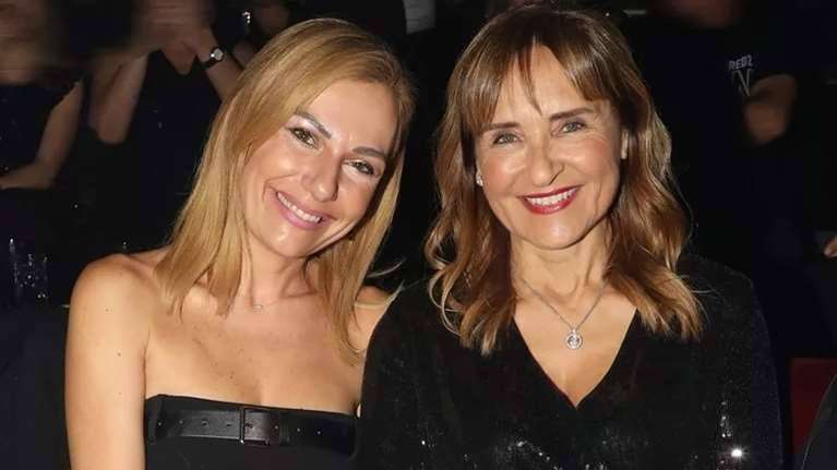 Τίνα Μεσσαροπούλου: Με γυαλιά μάσκα για φαγητό με τη Μάρα Ζαχαρέα