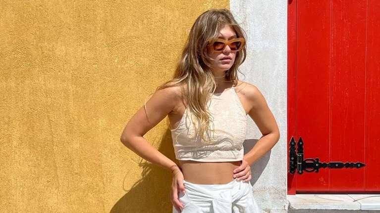 Η Κλέλια Ανδριολάτου με το μπικίνι της: Το πρώτο μπάνιο στη θάλασσα