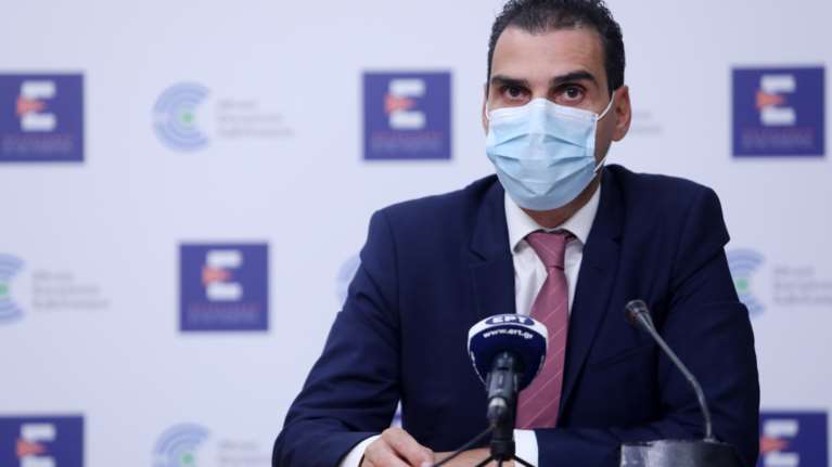 &quot;Παράθυρο&quot; Θεμιστοκλέους για κατάργηση των προστίμων στους ανεμβολίαστους άνω των 60 ετών [Βίντεο]