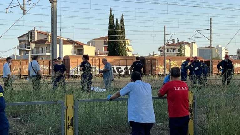 Tραγωδία στη Λάρισα: Νεκρός 21χρονος μετά από παράσυρση τρένου [Εικόνες]
