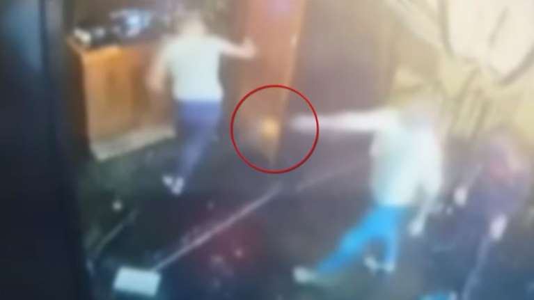 Αποκαλυπτικό βίντεο - ντοκουμέντο από τη δράση του κυκλώματος εκβιαστών: Πυροβολισμοί και γροθιές σε νυχτερινό κέντρο