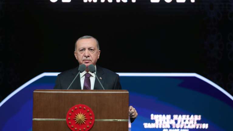 Ο Ερντογάν τάζει &quot;δημοκρατικές μεταρρυθμίσεις&quot; στην ΕΕ λίγο πριν τη Σύνοδο Κορυφής