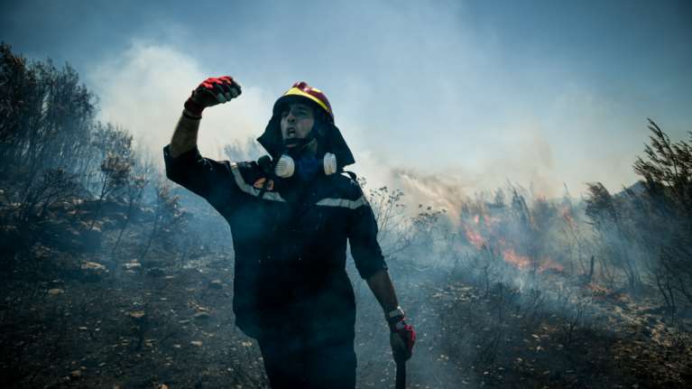 Πυρκαγιά σε δασική έκταση στον Αυλώνα Αττικής - Κοντά στην παλαιά εθνική οδό