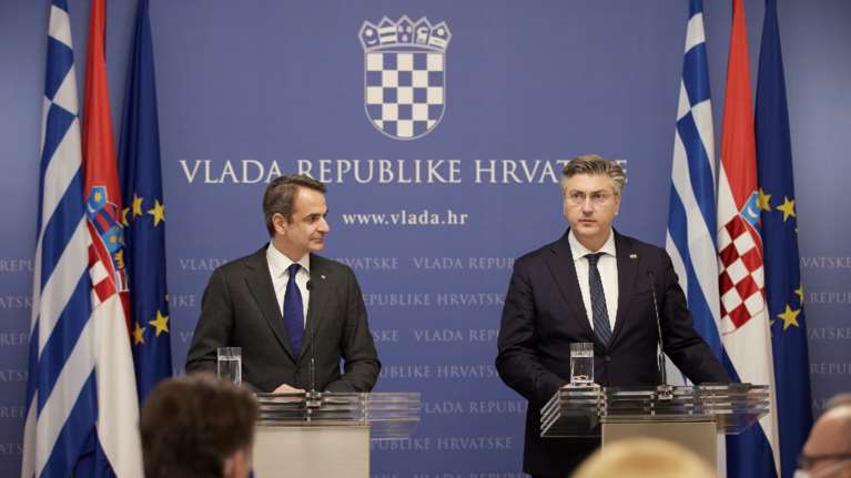 Δηλώσεις Μητσοτάκη - Πλένκοβιτς: Viral η διερμηνέας - &quot;Και… πολλά άλλα που δεν τα κατάλαβα&quot; [Βίντεο]