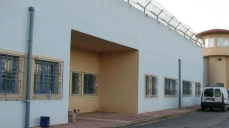 Απίστευτες καταγγελίες για διευθυντή φυλακών:  Επισκεπτήρια στο γραφείο του και πεσκέσια στο αυτοκίνητο του