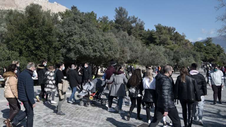 Κορονοϊός: Σοκ στην Αττική με 1.047 νέα κρούσματα - Συναγερμός για Κέντρο και Πειραιά - Εξαρση σε Θεσσαλονίκη και Αχαΐα