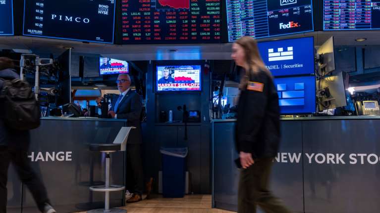 Δασμοί Τραμπ: Ο χρυσός σπάει ρεκόρ, χρηματιστηριακοί δείκτες πέφτουν