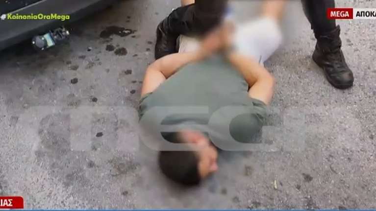 Πειραιάς: Βίντεο από την επεισοδιακή σύλληψη κακοποιού που λήστευε ηλικιωμένους - Τον εγκλώβισαν περαστικοί