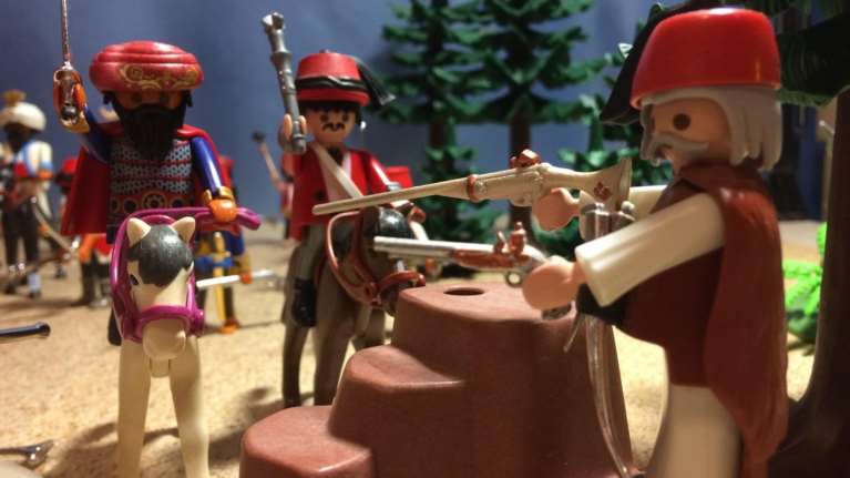 Θεσσαλονίκη: Ο Τάσος Πανταζόπουλος αναπαριστά τη μάχη της Αλαμάνας με playmobil