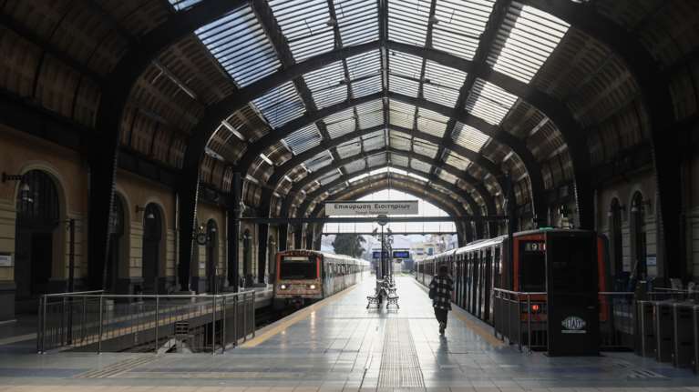 Εργατική Πρωτομαγιά: Πώς θα κινηθούν τα ΜΜΜ - Δεμένα τα πλοία στα λιμάνια