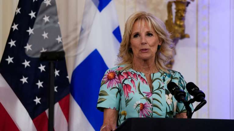 Ξανά θετική στoν κορονοϊό  η πρώτη κυρία Τζιλ Μπάιντεν