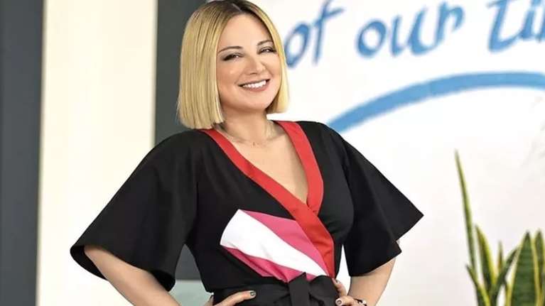 Η Νάνσυ Ζαμπέτογλου υιοθέτησε το νεανικό χτένισμα που θα βλέπεις παντού φέτος το χειμώνα