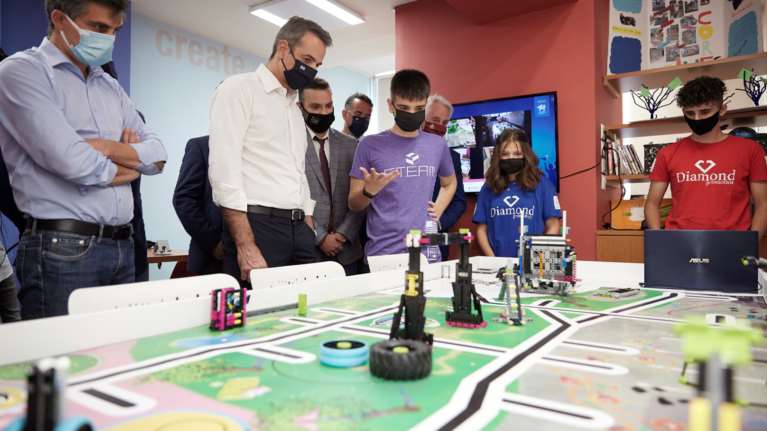 Στο Xanthi TechLab ο Κυριάκος Μητσοτάκης: &quot;Αρκετές ιστορίες επιχειρήσεων ξεκίνησαν έτσι όπως ξεκινάτε εσείς&quot;