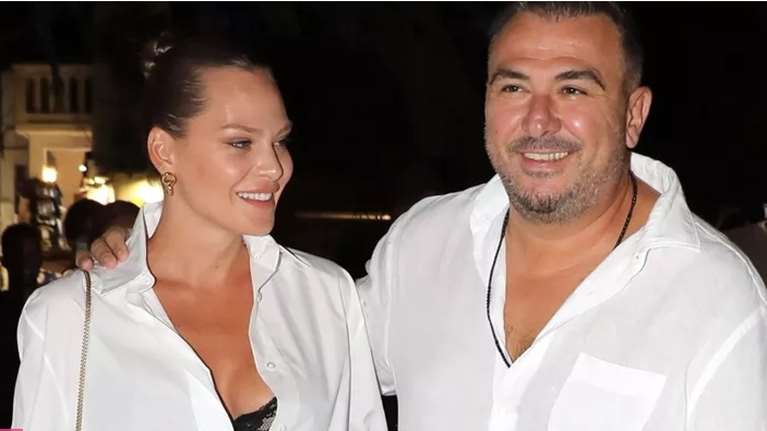 Υβόννη Μπόσνιακ και Αντώνης Ρέμος: Η σπάνια δημόσια εμφάνιση με τη στιλάτη κόρη τους, Ελένη