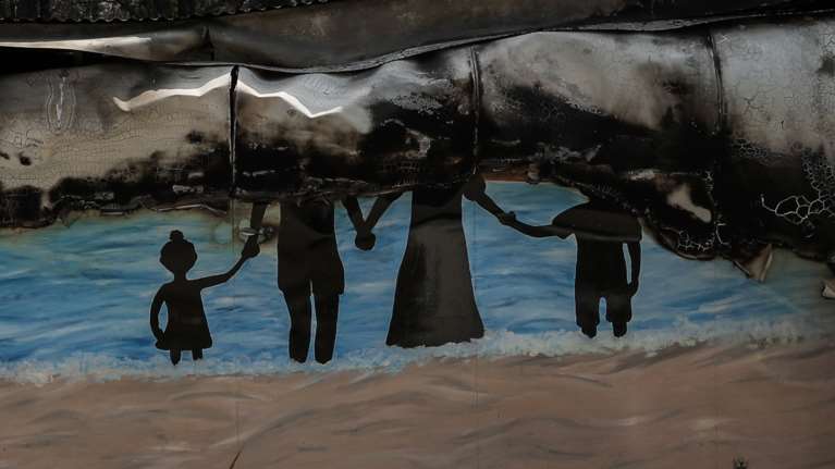 Φωτιά στην Εύβοια: Συνεχείς αναζωπυρώσεις από την Αγία Άννα μέχρι και το Αγριοβότανο, κουβαλούν νερό με δεξαμενόπλοιο