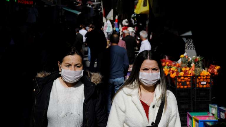 Εκτός ελέγχου ο κορονοϊός στην Τουρκία: 63 θάνατοι και 1.700 νέα κρούσματα σε ένα 24ωρο