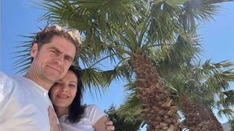 Λαμπροπούλου - Λάλος: Ξεκίνησαν τις καλοκαιρινές τους διακοπές αγκαλιά - Το ζευγάρι κάνει ένα διάλειμμα από τις υποχρεώσεις