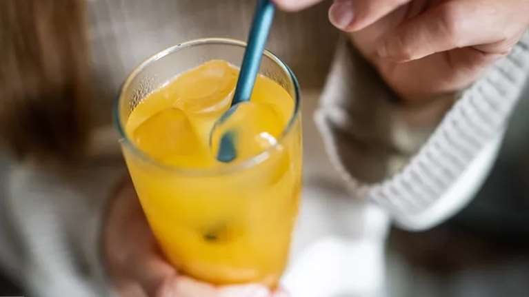 3 ποτά που αυξάνουν τον κίνδυνο για Αλτσχάιμερ σύμφωνα με τον ειδικό