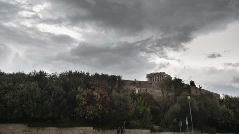 Κακοκαιρία Κίρκη: Βροχές και καταιγίδες στο μεγαλύτερο μέρος της χώρας – Η κίνηση του χαμηλού βαρομετρικού από το διάστημα