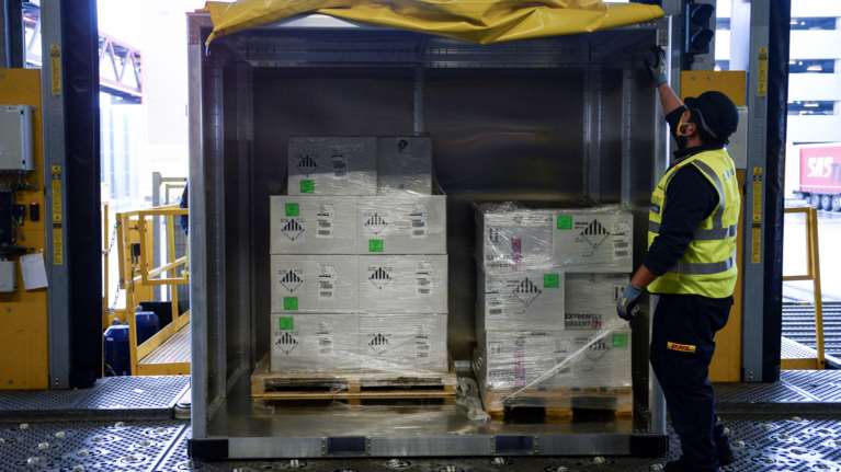 Κορονοϊός: Η Ελλάδα προσφέρει στη Βόρεια Μακεδονία 20.000 εμβόλια AstraZeneca