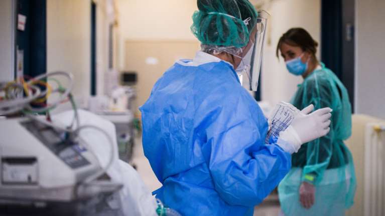 Κορονοϊός: Αυτή είναι η αλήθεια για τη θεραπεία με πλάσμα αίματος που διαφημίζει ο Τραμπ