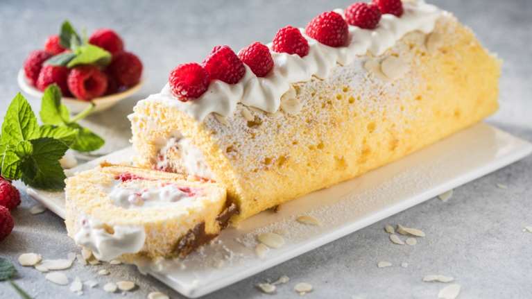 Συνταγή: Παγωμένος κορμός με φράουλες και μπισκότα - Ετοιμο σε λιγότερο από 1 ώρα