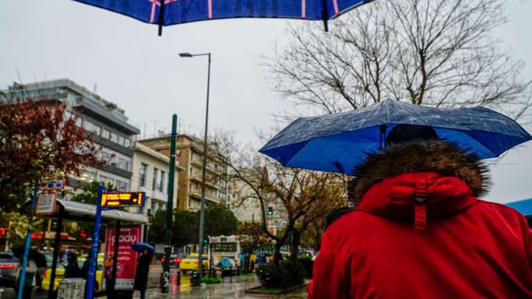 Αστατος και σήμερα ο καιρός με καταιγίδες και χαλαζοπτώσεις - Πότε θα αλλάξει το σκηνικό