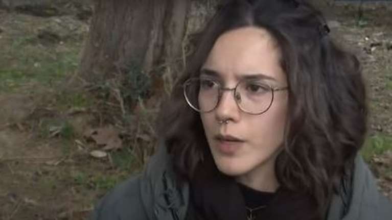 "Ακόμη και τώρα μετά από δύο χρόνια δεν μπορώ να ξεχάσω τις φωνές" - Συγκλονιστική εξομολόγηση επιζήσασας των Τεμπών