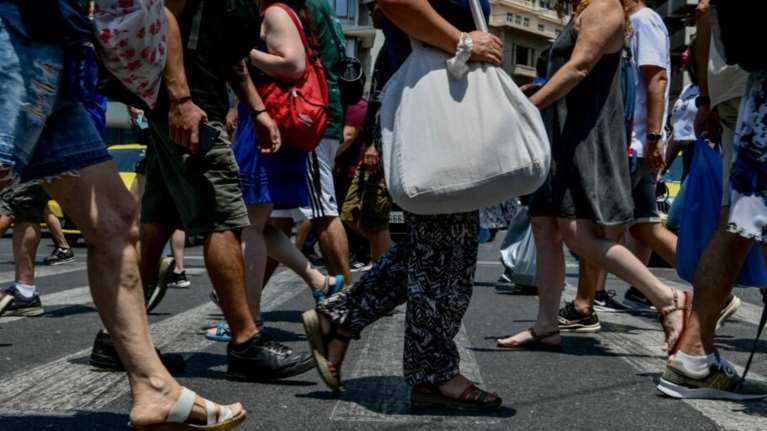 Ανεργία: Μειώθηκε στο 8,3% τον Απρίλιο - "Το χαμηλότερο ποσοστό των τελευταίων 17 ετών" λέει η κυβέρνηση