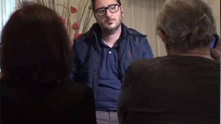 Ογκολόγος έδινε ματζούνια σε καρκινοπαθείς:  "Εξακολουθεί να πουλάει σκευάσματα" λέει μάνα ασθενούς που πέθανε