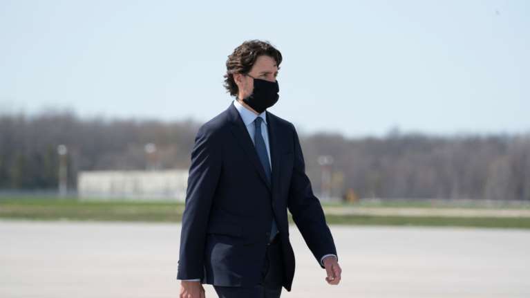 Τριντό για τη χρήση μάσκας: Πού τη βάζει και πού όχι