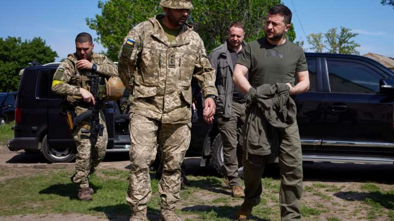 Ουκρανία: Στο μέτωπο του Ντονμπάς ο Ζελένσκι - Επισκέφθηκε τους στρατιώτες του