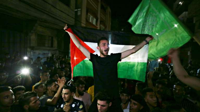 Μέση Ανατολή: Πανηγυρισμοί για την εκεχειρία Ισραήλ - Χαμάς, αλλά &quot;κρατάμε το δάχτυλο στη σκανδάλη&quot;