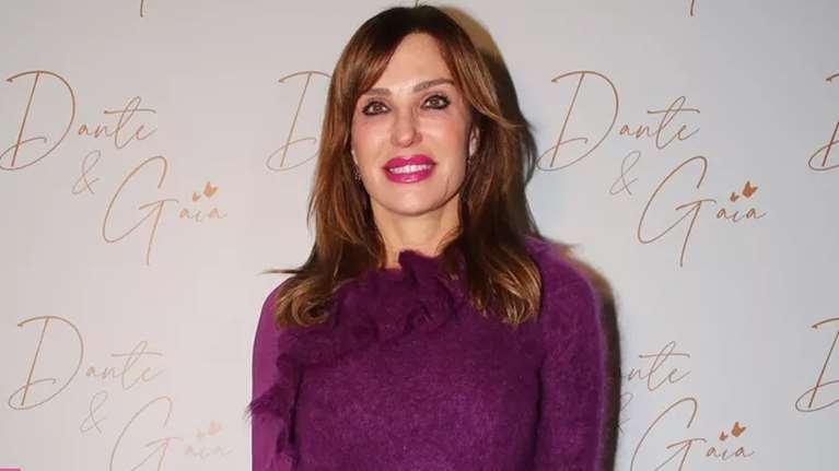 Βίκυ Xατζηβασιλείου: Μας δείχνει το αψεγάδιαστο κορμί της με μαγιό σε ηλικία 59 ετών