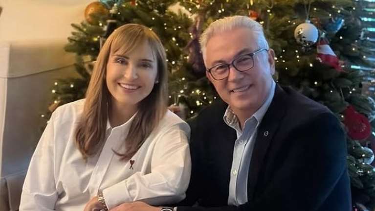 Μάρα Ζαχαρέα - Θοδωρής Ρουσόπουλος: Ρεβεγιόν στο καλαίσθητο σπίτι τους