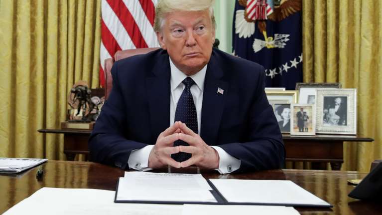 Ο Τραμπ απειλεί κυβερνήτη και καταληψίες στο Σιάτλ: Οι τρομοκράτες καίνε και λεηλατούν τις πόλεις μας