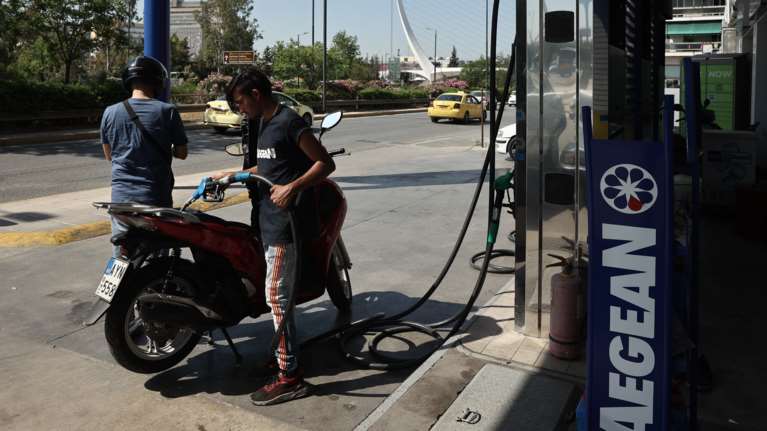Fuel Pass 2: Άρχισαν οι πληρωμές των δικαιούχων για το επίδομα βενζίνης