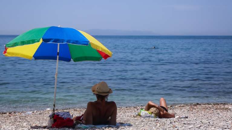 Καιρός: Στους 35 βαθμούς ο υδράργυρος σήμερα - Υποχωρεί η ζέστη το Σαββατοκύριακο