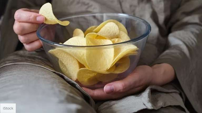 Τι να φάω αντί για πατατάκια; 4 υγιεινές εναλλακτικές επιλογες