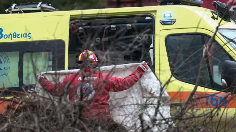 Τραγωδία στα Τέμπη: 3.500 ευρώ η δημόσια δαπάνη για την κηδεία κάθε θύματος - Δευτέρα εκδίδεται η ΚΥΑ